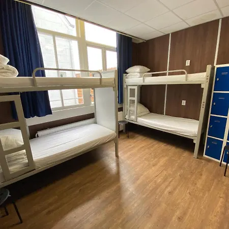 Xplore Hostel *