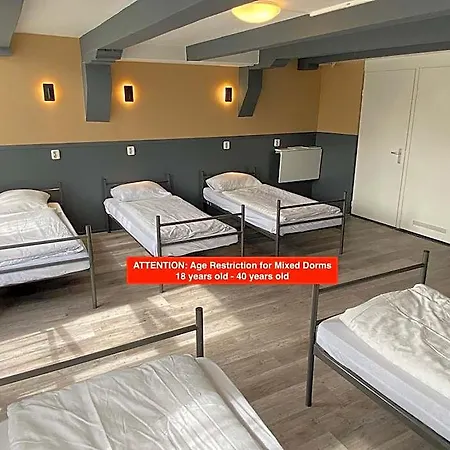 Xplore Hostel *